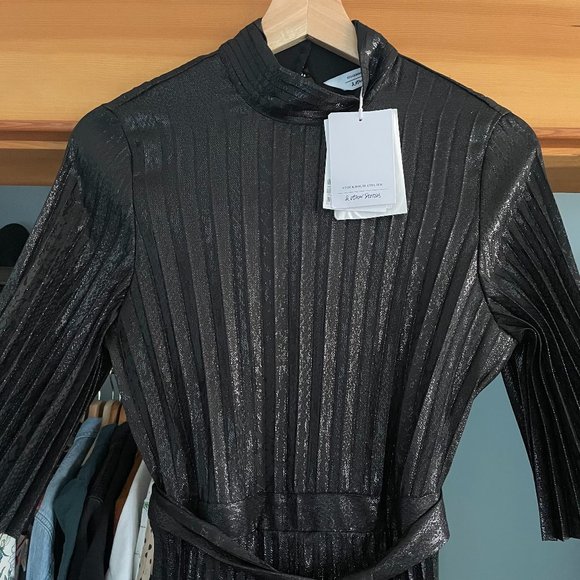 metallic pleated maxi dress - Picture 7 of 9